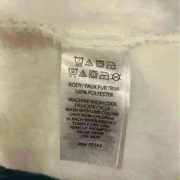 Baby Girl Isaac Mizrahi New York White Faux Fur White Vest Size 2T Fall Winter - Picture 5 of 7